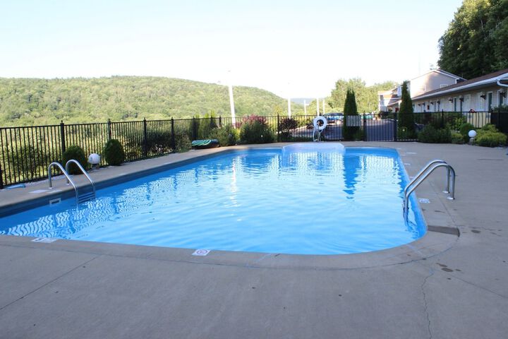Pool 4 of 42