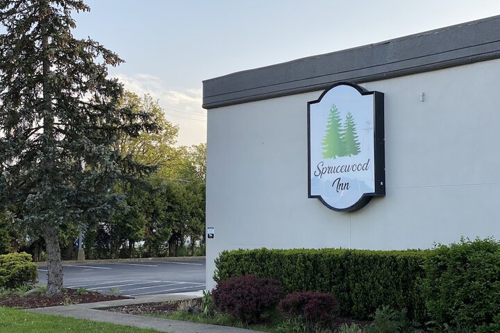 Sprucewood Inn