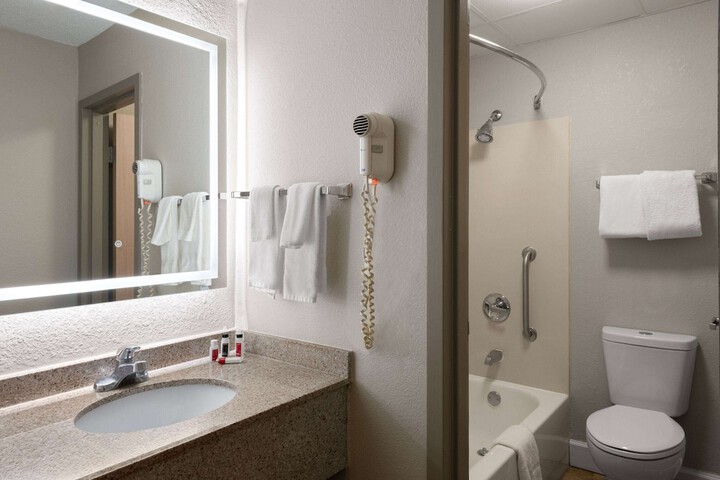 Room 35 of 54