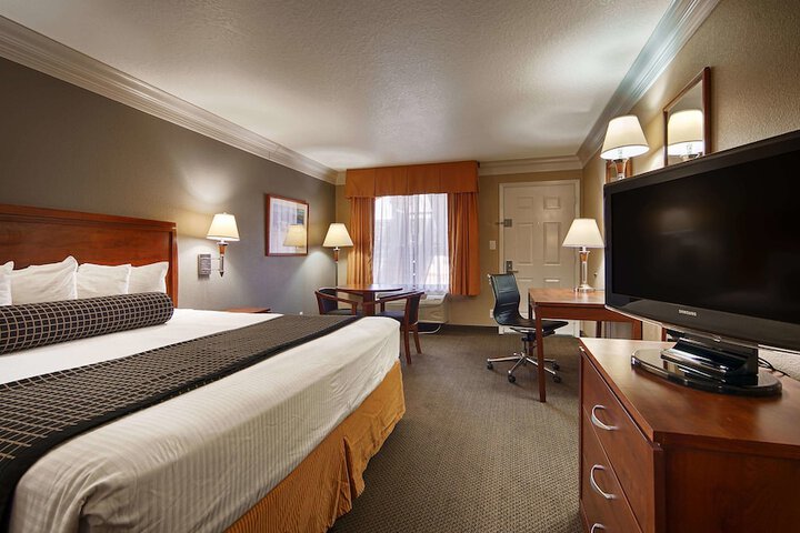 Room 10 of 25