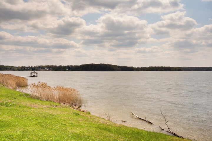 Waterfront Home on Lake Milton: Dock Hot Tub