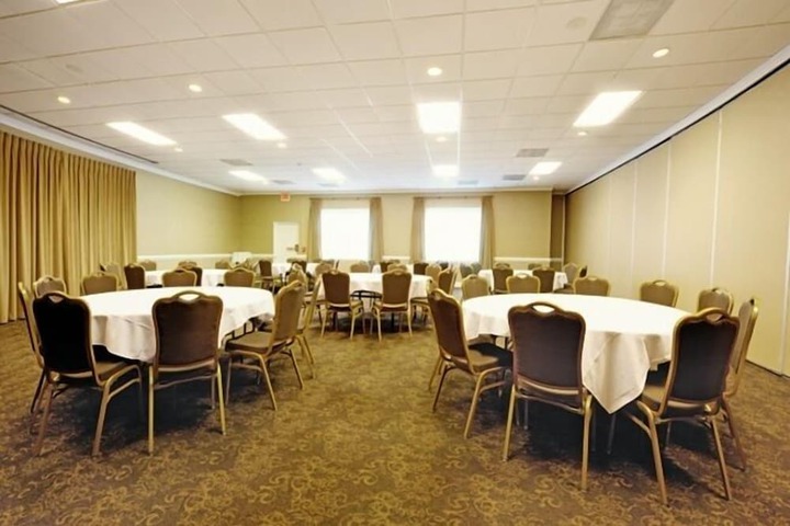 Ballroom/Hall 32 of 41
