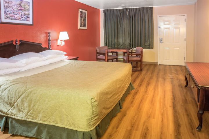 Room 30 of 33
