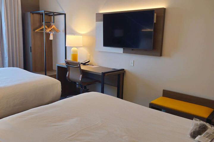 Room 33 of 48