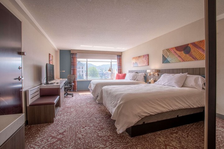 Room 10 of 32