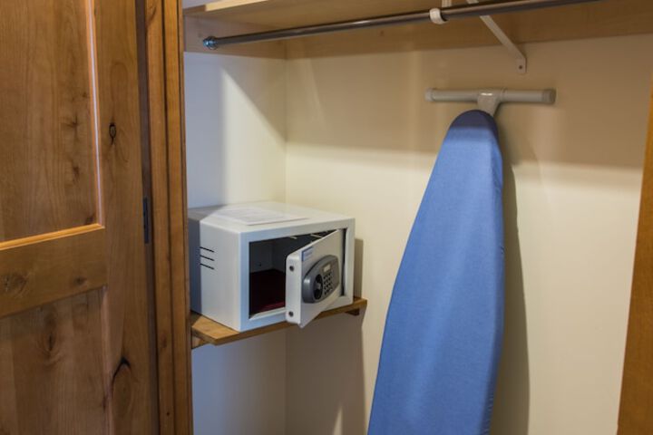 Room 34 of 164