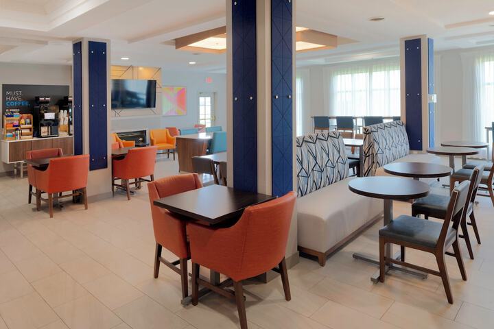 Holiday Inn Express Hotel & Suites Fort Atkinson by IHG