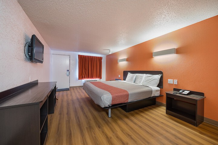 Room 6 of 20