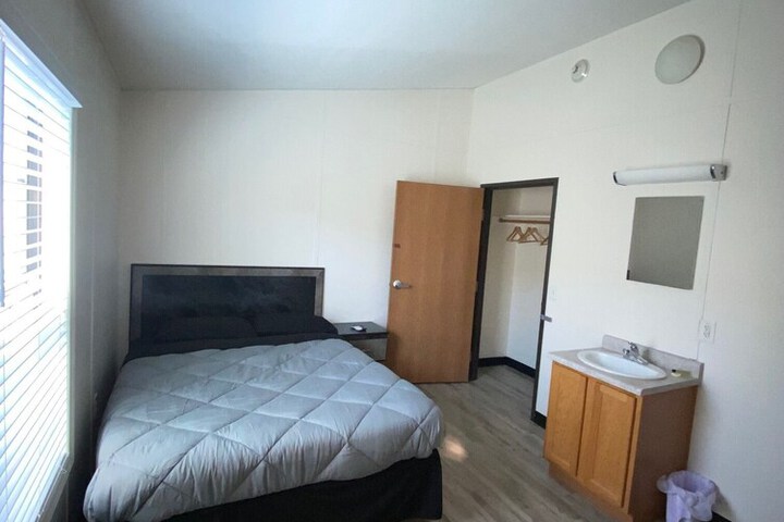 Room 6 of 17