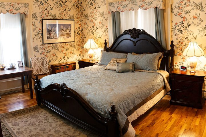 Silver Heart Inn and Cottages