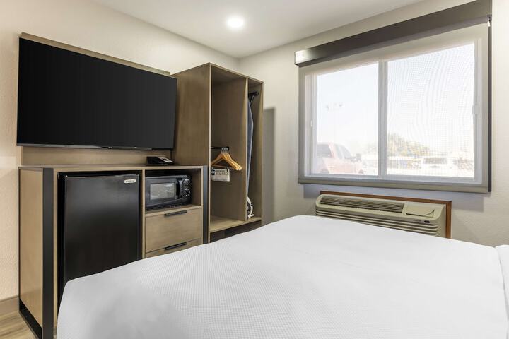 Room 10 of 25