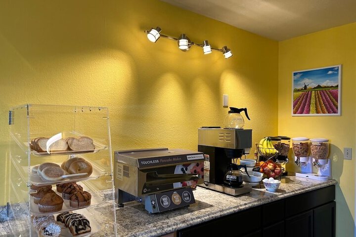 Breakfast/Coffee Service 28 of 30