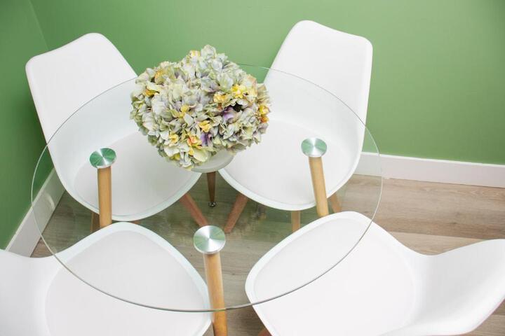 Exceptional & Central Garden Suite, Top Amenities & Care!