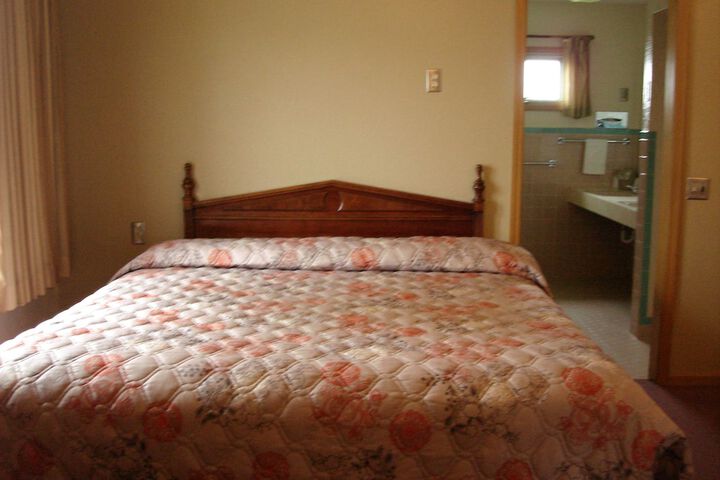 Room 17 of 38
