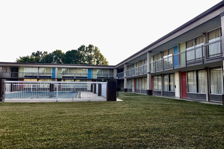 RIVER ROCK INN