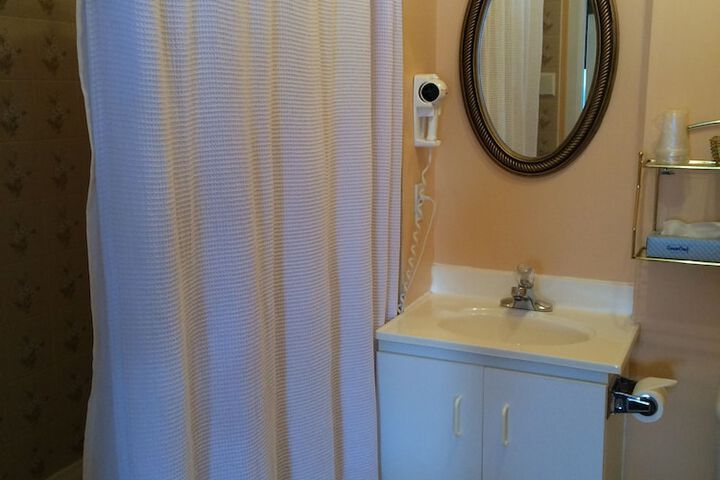 Room 27 of 64