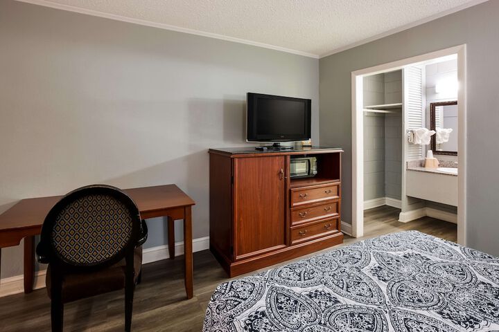 Room 14 of 30