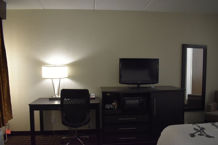 Room 48 of 142