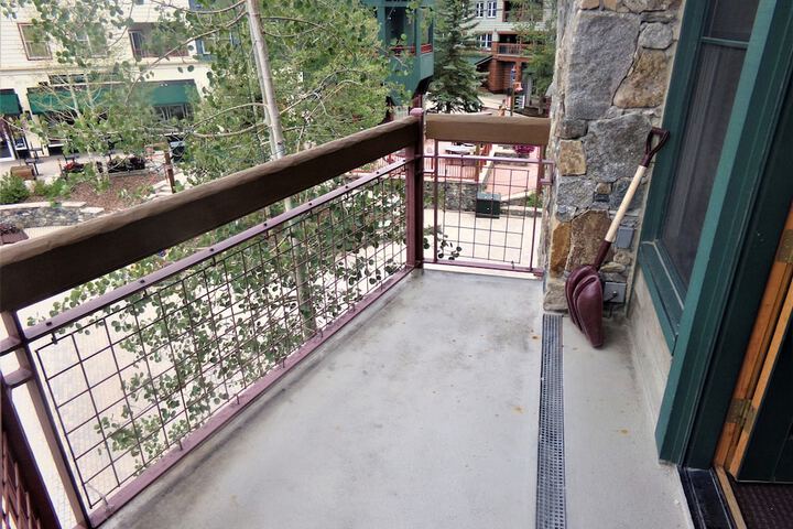 Sundeck 34 of 42
