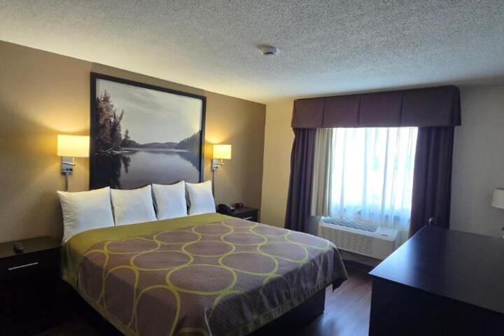 Super 8 by Wyndham Rogers Minnesota