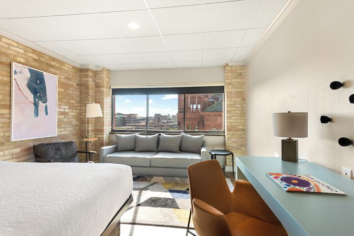 Room 178 of 250
