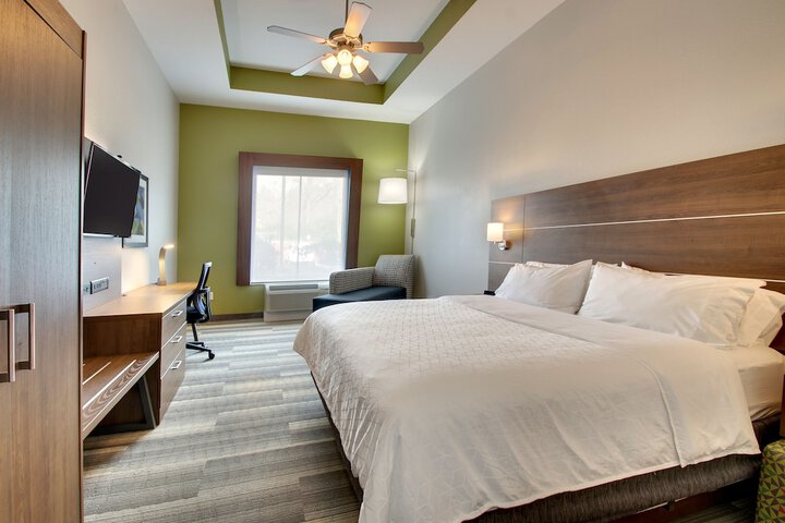 Holiday Inn Express & Suites Laurel by IHG