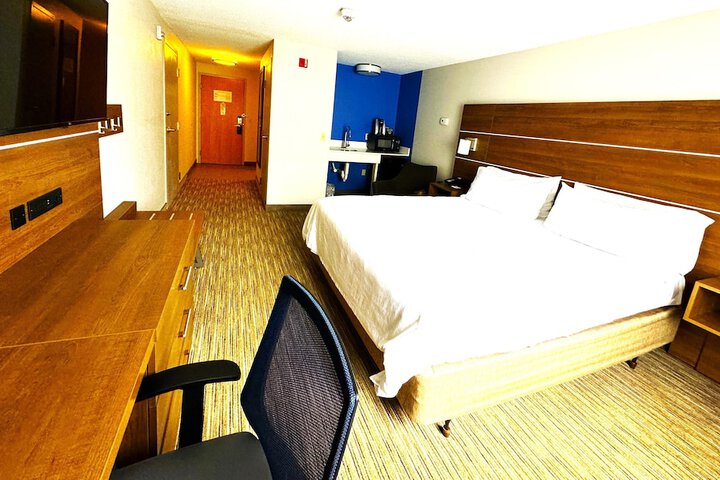 Room 64 of 109
