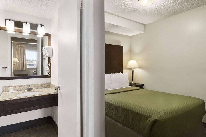 Room 48 of 59