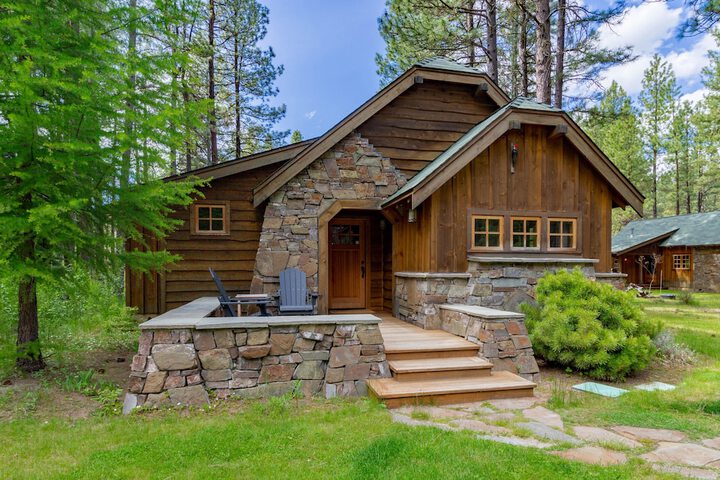 Lake Creek Lodge