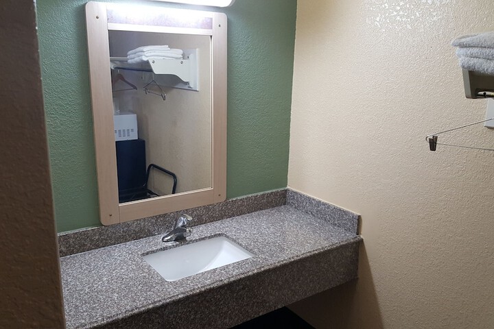 Room 16 of 31