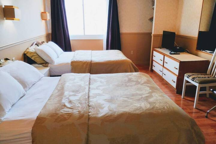 Room 32 of 41