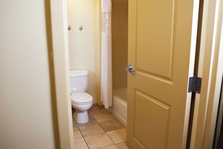 Room 27 of 49