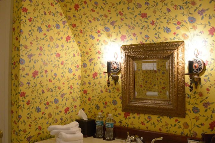 Room 24 of 151