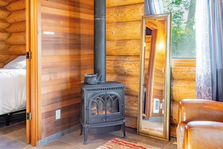 Penn Cove Overlook by Avantstay Cabin w / Views