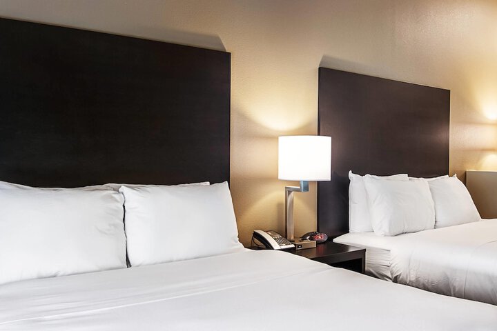 Comfort Suites Wooster near University Campus