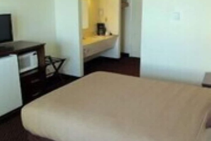 Silver Sands Motel