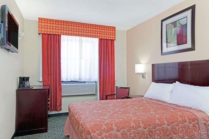 Room 7 of 11
