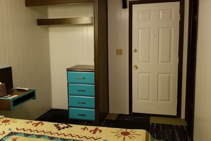 Room 10 of 37