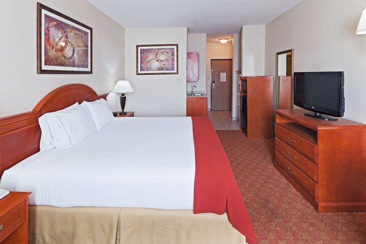 Holiday Inn Express & Suites by IHG