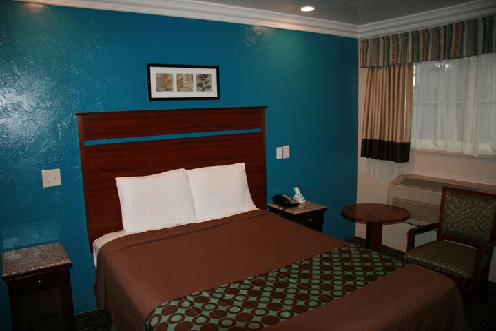Room 44 of 49