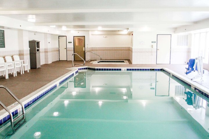 Country Inn & Suites by Radisson Chester, VA