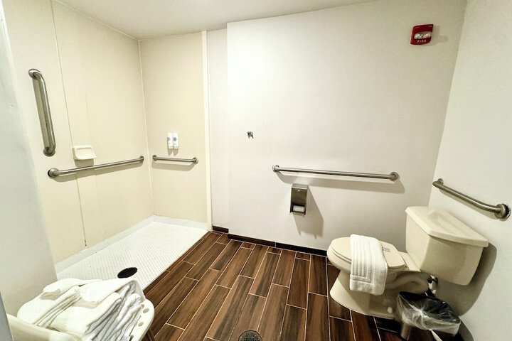 Comfort Suites East Brunswick - South River