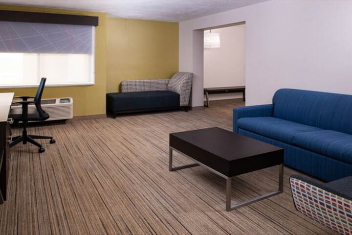 Room 33 of 59
