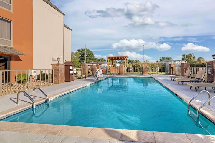 Pool 4 of 38