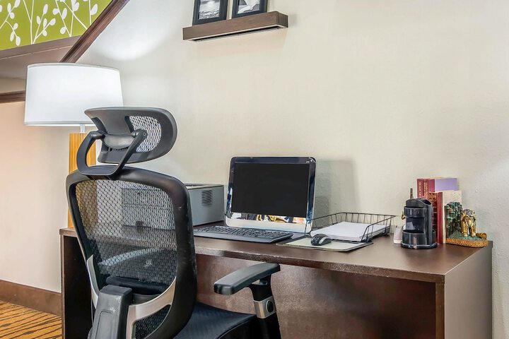 Business Center 53 of 57