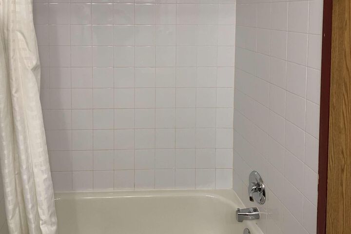 Room 7 of 16