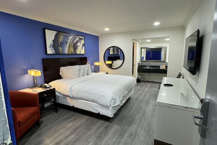 Room 12 of 18