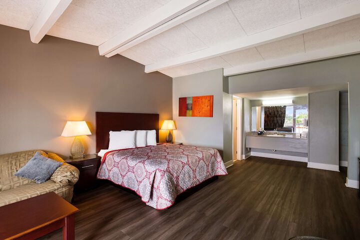 Room 15 of 30