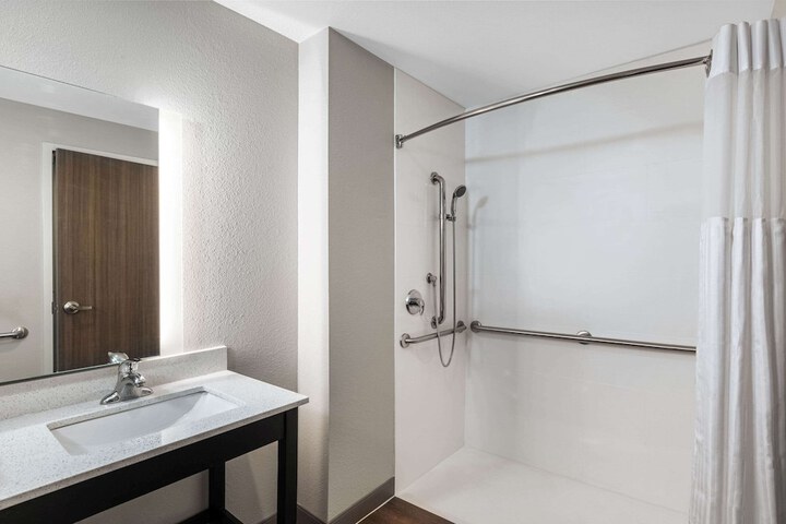 Room 14 of 40