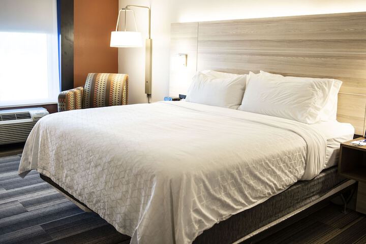 Holiday Inn Express & Suites Sedalia by IHG